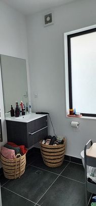 Near new, Sunny 3 Bed (Corner unit with Courtyard) - Photo 1