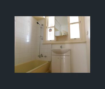 IDEAL FAMILY HOME IN PRIME LOCATION - Photo 5