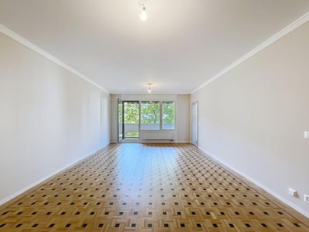 Appartement spacieux de 5 pièces, rénové entièrement, avec en sus un box à CHF 250.-/mois et un parking extérieur à CHF 150.-/mois - Photo 3