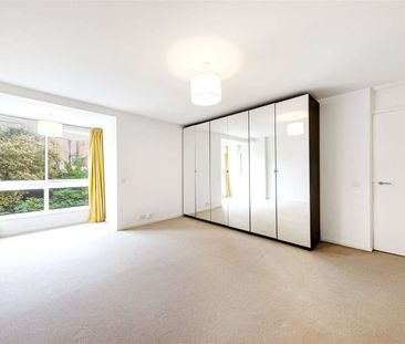 A spacious first floor two bedroom flat in Valiant House. - Photo 1