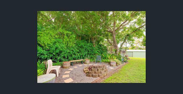 SPACIOUS ACREAGE LIVING IN A QUIET CUL-DE-SAC WITH LARGE SHEDS PERFECT FOR HOME WORKSHOP - Photo 1