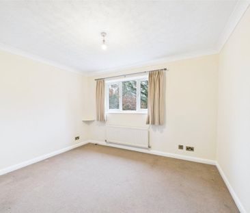 4 bedroom detached house to rent - Photo 5