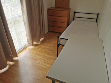 3 bedroom apartment to rent - Photo 2