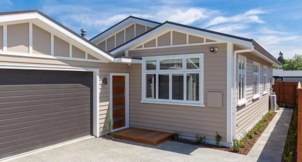 Stunning Renovated Three bedroom Villa - Photo 1