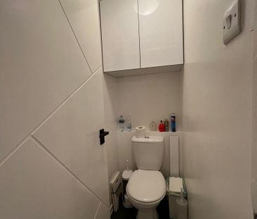 1 bedroom in a flat share to rent - Photo 5