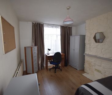 5 Bed Semi-Detached House, Burgess Road, SO16 - Photo 4