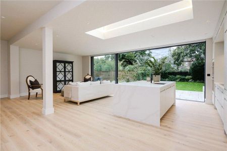 6 bedroom semi-detached house to rent - Photo 2