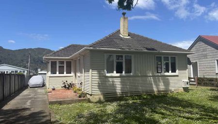 3 Bedroom in Sought After Chapman Crescent - Photo 4