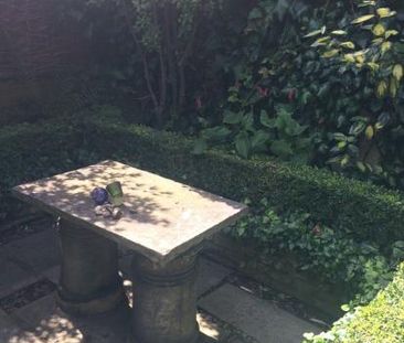 A beautiful very large double bedroom - Photo 6