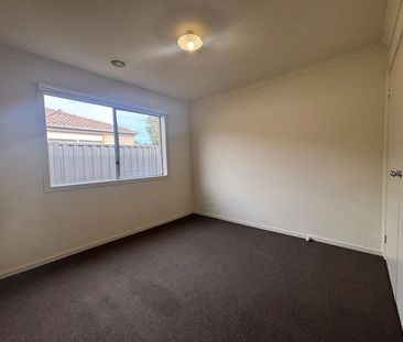 Spacious Family Living with Comfort and Style - Photo 4