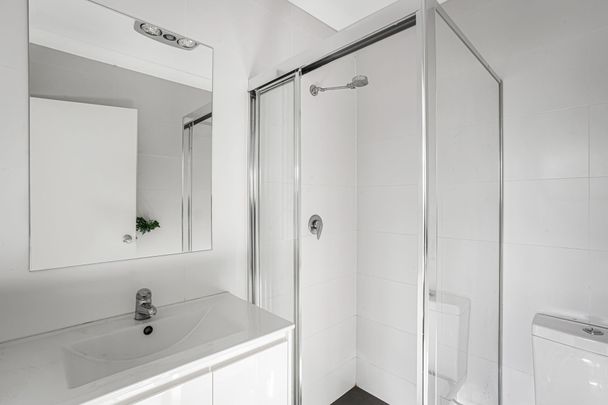 Stunning townhouse! - Photo 1