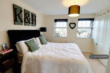 4 bedroom terraced house to rent - Photo 4