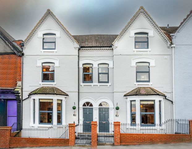 9 bed 6 studio all ensuite HMO Room 4 - Photo 1