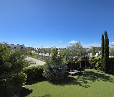 Jardín privado, diseño y luz | Chalet de esquina único en Boadilla - Foto 6