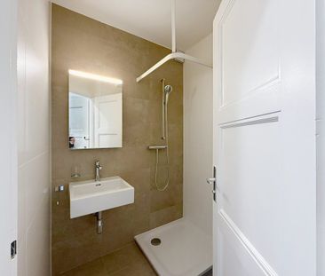 Bel appartement de 2.5 pièces proche du centre-ville entièrement ré... - Photo 6