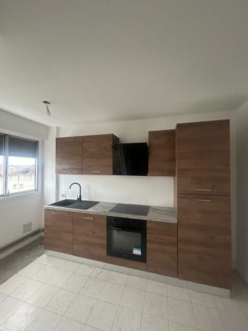 Location Appartement 4 pièces 93m² - Photo 3
