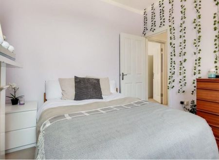 Room in a Shared House, Scawen Road, SE8 - Photo 3