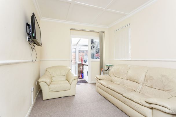 3 bedroom house to rent Heidelberg Road, Southsea, PO4 - Photo 1