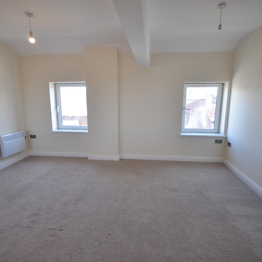 Field Road, Thorne, Doncaster - Photo 1