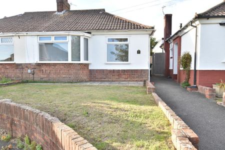 2 bedroom semi-detached bungalow to rent - Photo 3