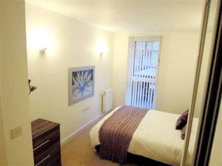 1 bedroom Flat To Let - Photo 2