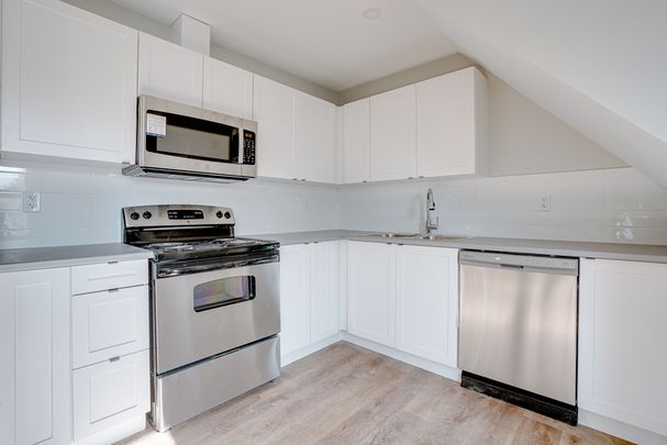 $1,599 / 1 br / 1 ba / 600 sqft 168 Picton st E unit 5 - Photo 1