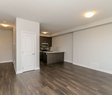 For Lease - 702 DONERAILE Walk, Barrhaven, Ontario - Photo 4