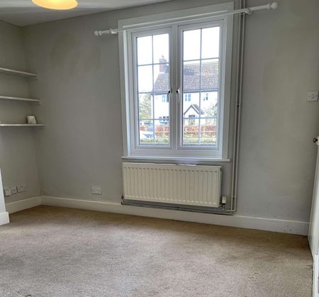 Three bedroom semi-detached property in a village location. Pets considered. - Photo 5