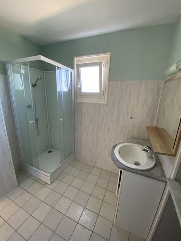 Location Maison 4 pièces 119m² GUEUGNON 71130 - Photo 4