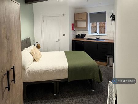 Studio to rent - Photo 2