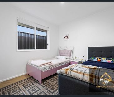 For Rent 🏡- Comfortable 3-Bedroom Living in Prime Burton Location - Photo 5