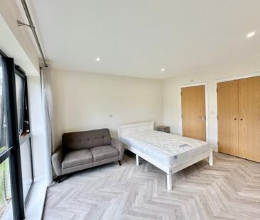 Studio to rent - Photo 3