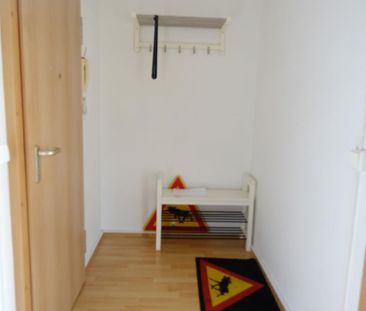 Teil-MÖBLIERTE Wohnung bequem für PENDLER zum einziehen ... - Photo 3
