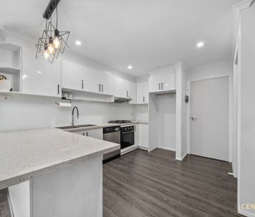 Contemporary and Convenient Living&excl; - Photo 5