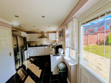 4 Bed Detached House, Chorley Way, CV6 - Photo 2