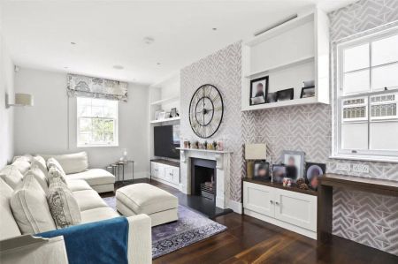 5 bedroom house in St John's Wood - Photo 4