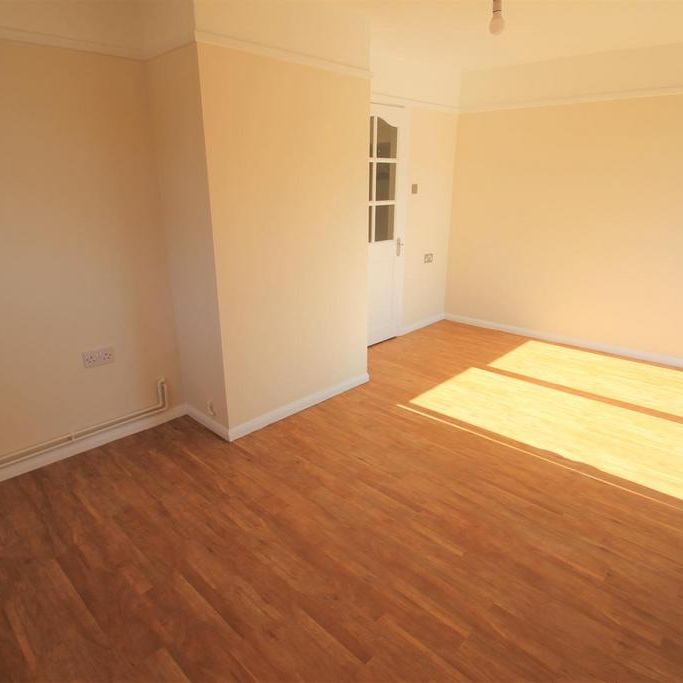3 bedroom end of terrace house to rent - Photo 1