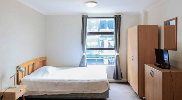 1 Bedroom, 1 bathroom - Photo 1