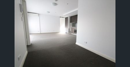 IN POPULAR SOLIS BUILDING - Photo 4