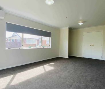 Renovated Gem In Pukekohe - Photo 2