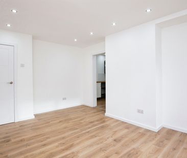 House to Rent: Glamis Avenue, M11 - Photo 2