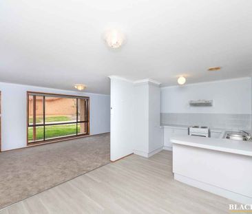 Cosy Three Bedroom Townhouse in Suburban Area. - Photo 1