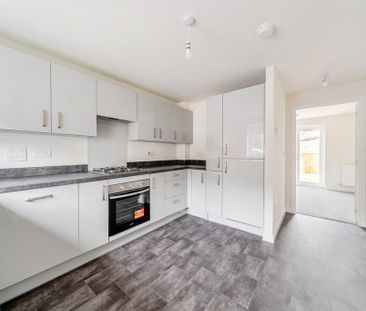 3 bedroom semi-detached house to rent - Photo 4