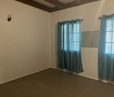 3 Bedroom Family Home – Walk to Banksia Beach State School - Photo 1