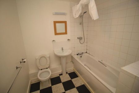 2 bedroom flat to rent - Photo 4