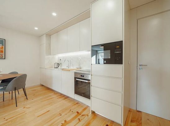 Rua 1 de Maio, Vila Nova de Gaia, Porto 4430-177 - Photo 1