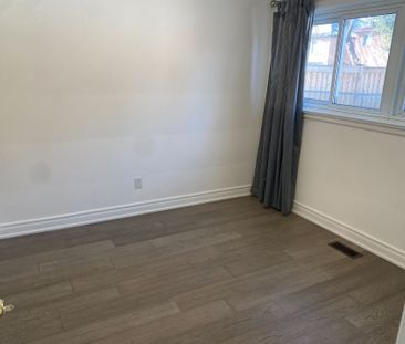 For Lease - 20 Shrewsbury Square, Toronto, Ontario - Photo 5