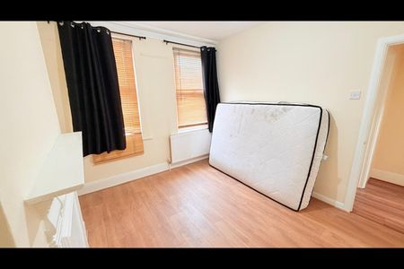 5 Bed Terraced House, Herga Road, HA3 - Photo 4