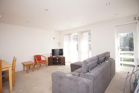 2 bedroom maisonette to rent - Photo 2