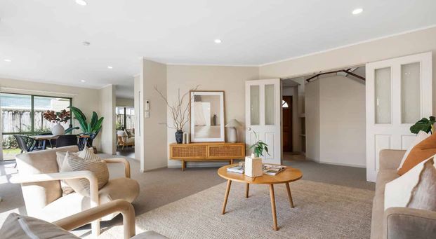 Spacious 5-bedroom home in West Harbour - freshly updated! - Photo 1